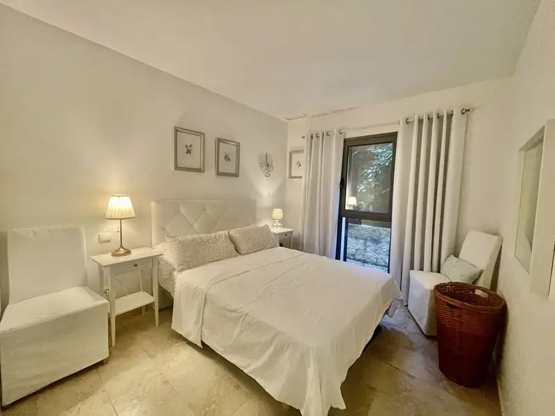 Apartamento en Cala Fornells con Piscina y Vistas al Mar