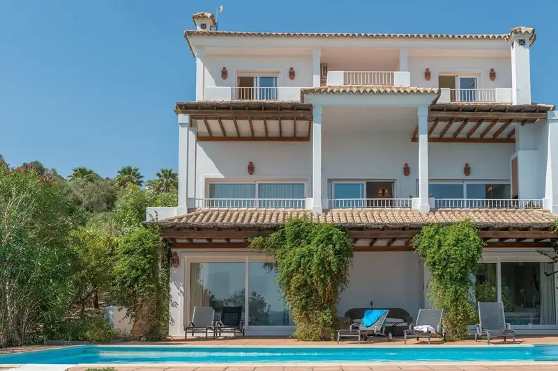 Chalet en Venta en Cadiz con Vistas al Valle y Piscina Privada