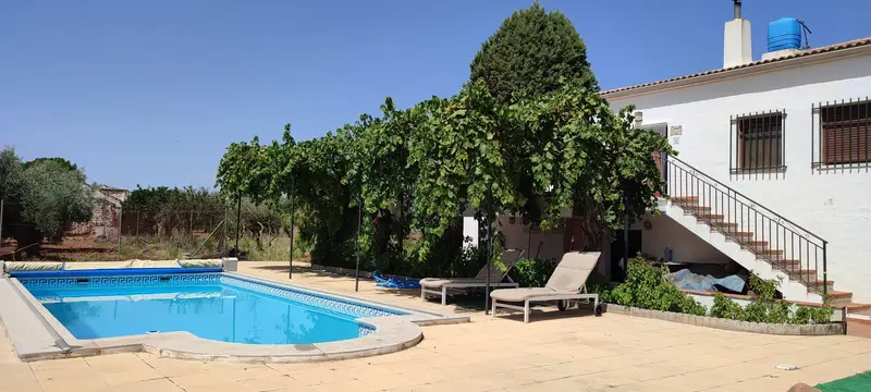 Casa de Campo en Venta cerca de Andújar con Piscina y Bodega