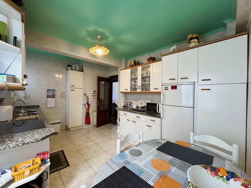 Apartamento en Romo Centro: 3 Dormitorios, Luminoso y Cerca de Servicios