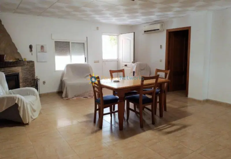 Chalet en Venta Ontinyent con Vistas Panorámicas y Piscina