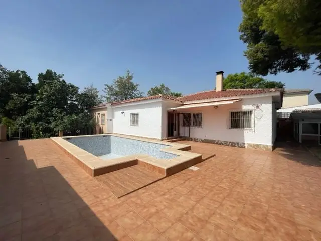 Chalet en San Vicente del Raspeig con Piscina y Gran Jardin
