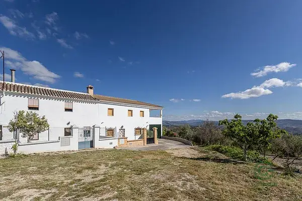 Casa de Campo en Granada con Vistas a la Montaña