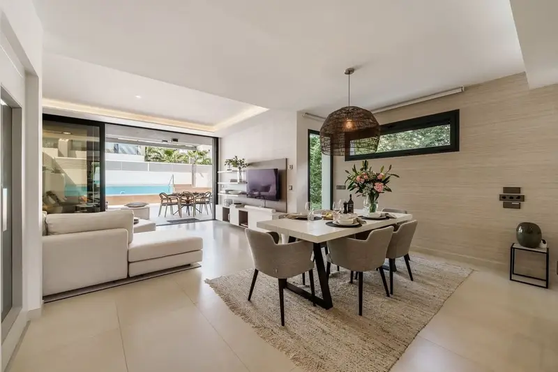Villa Adosada en Puerto Banus 5 Dormitorios Jardin Piscina Jacuzzi