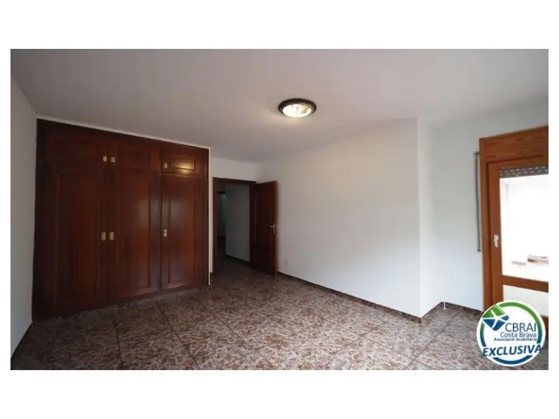 Venta Piso con Terraza en Roses Centro Cerca de la Playa