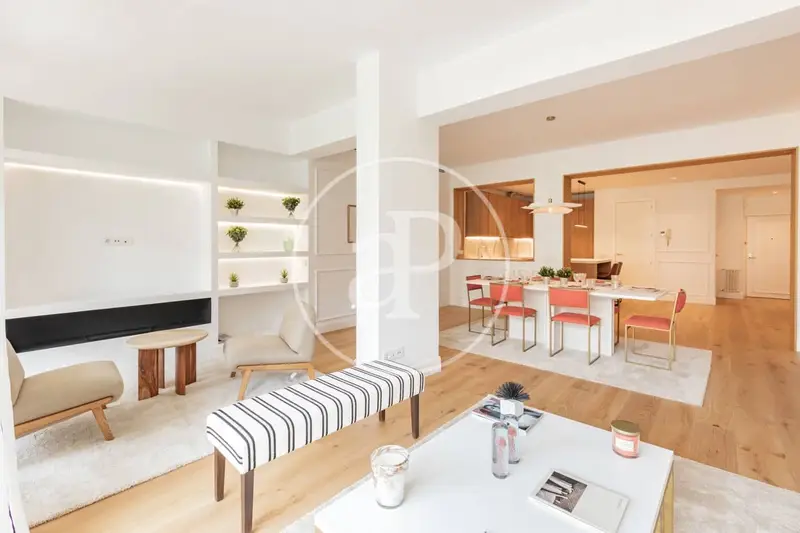 Apartamento en Almagro Madrid Reformado 3 Dormitorios Terraza