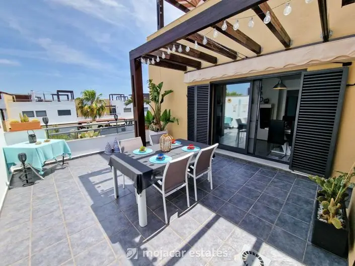 Apartamento en Vera Playa con Solarium Privado y Terraza