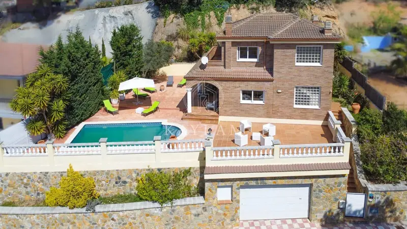 Chalet en venta Lloret de Mar 241m2 3 dormitorios piscina jardin