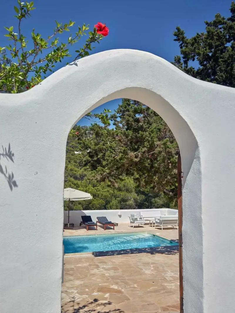 Chalet con 2 Apartamentos y Piscina Privada en Cala Vadella