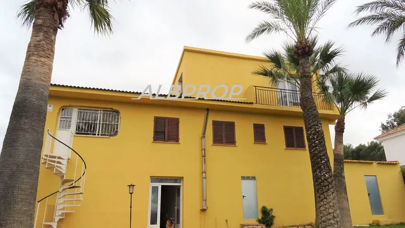 Chalet con Vistas en Alberic Valencia 290m2 2330m2 Parcela Piscina