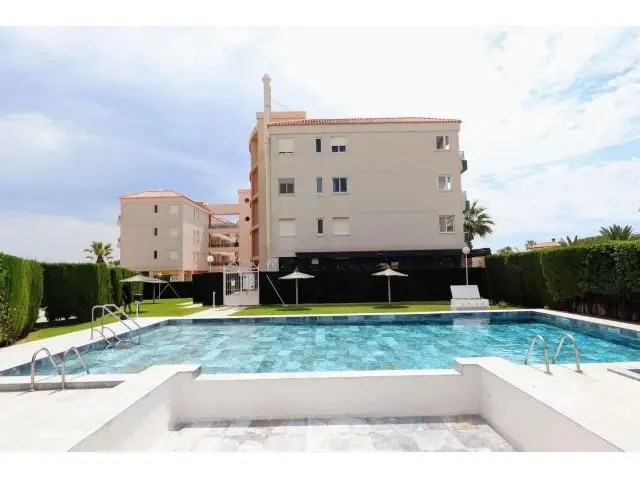 Apartamento en Orihuela Costa con Vistas al Mar