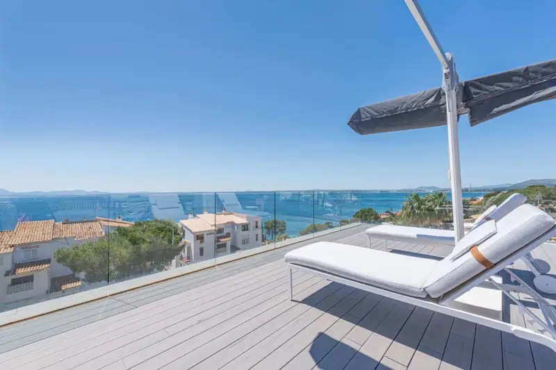 Villa de Lujo en Alcanada Mallorca con Vistas al Mar