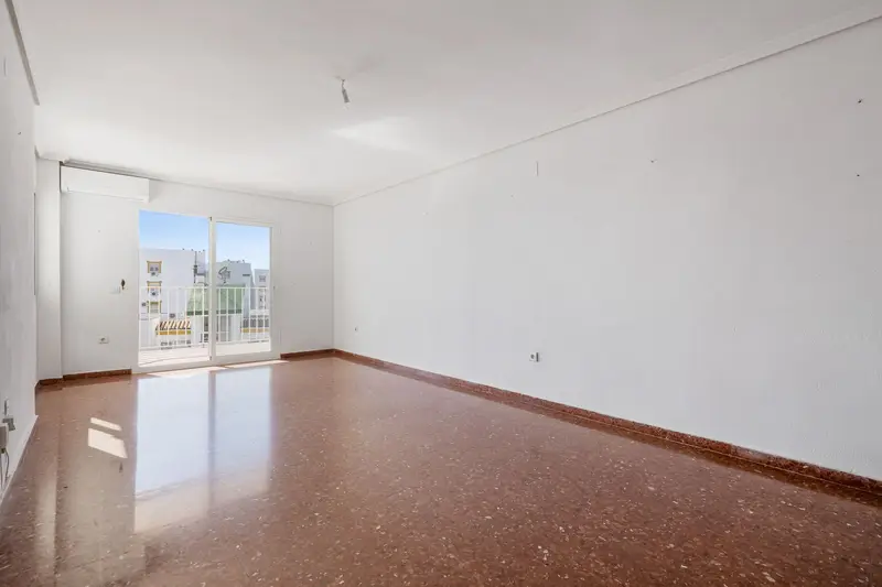 Apartamento en Torremolinos con Vistas al Mar 4 Dormitorios