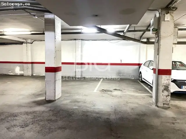 Plaza Parking Grande Alquiler Cerca NII Estacion
