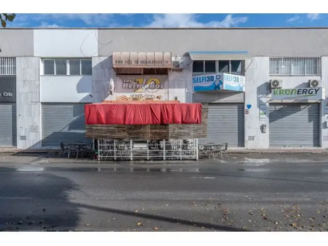 Bar en Venta en Pol
definedgono Juncaril Albolote Alta Rentabilidad