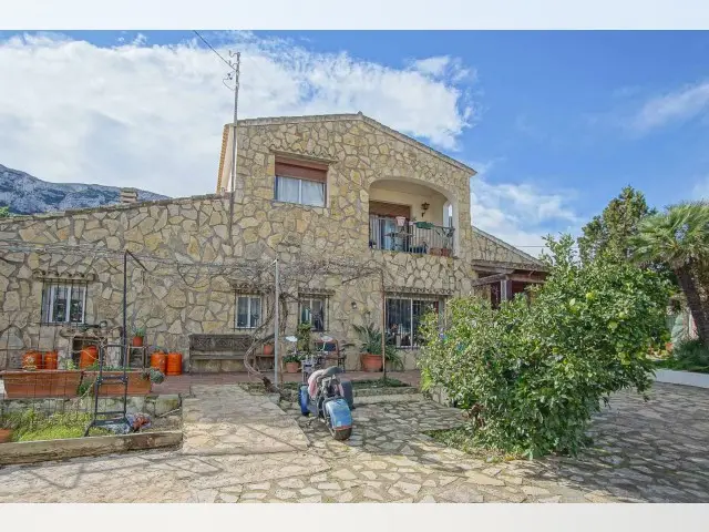 Casa Rústica con Vistas al Mar en Denia 6 Dormitorios
