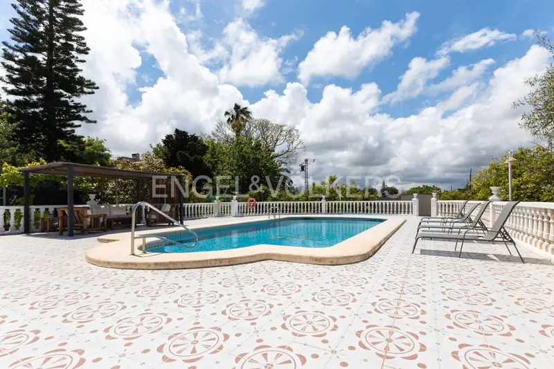 Chalet en Venta Piles Valencia 681m2 5 Dorm 3 Baños Piscina