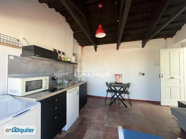 Atico Bohemio en Ciutat Vella con Terraza y Vistas Panoramicas