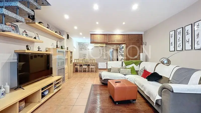 Dúplex Reformado 185m2 Poble Sec 4 Dormitorios Patio