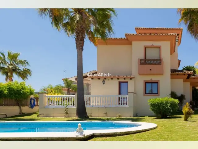Adosado 4 Dormitorios Coin  Jardín Piscina Seguridad