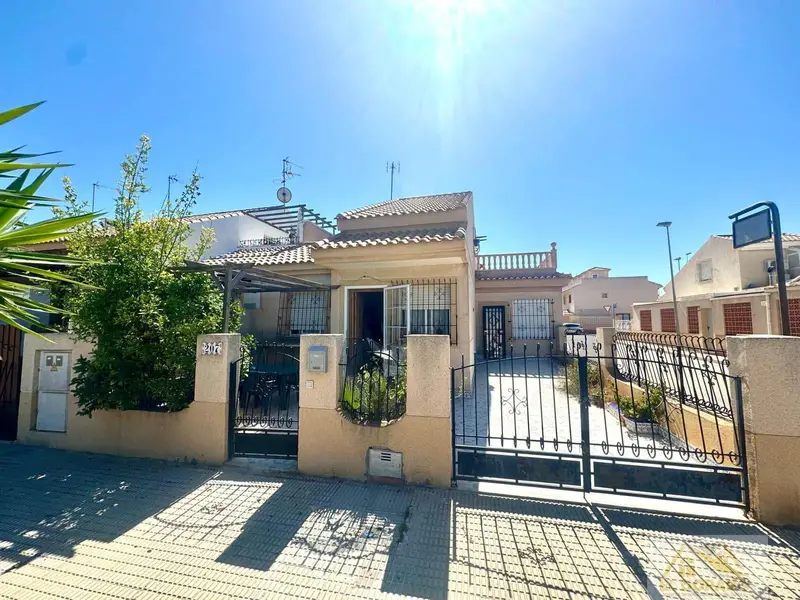 Chalet en venta Lo Pagan San Pedro del Pinatar Murcia para reformar