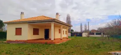 Chalet en Venta El Sotillo Grijota Palencia 4 Dormitorios Jardin