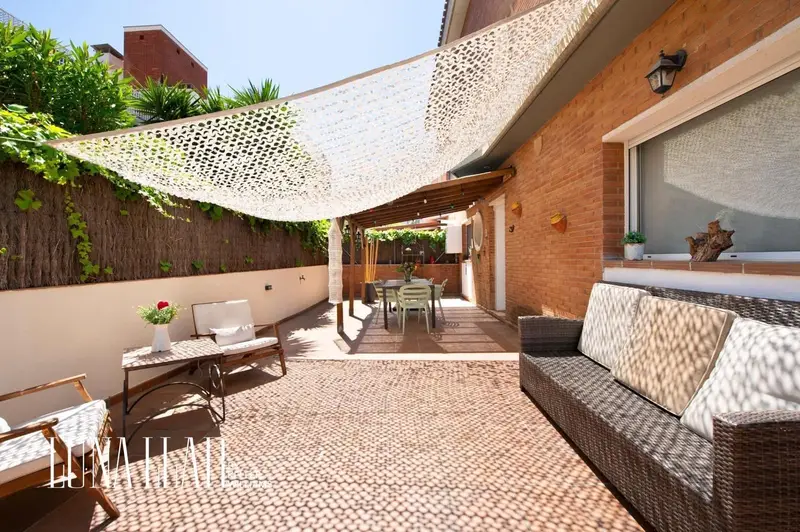 Casa Pareada en Castelldefels Cerca de la Playa
