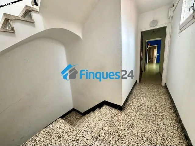 Piso con Terraza en Sallent Barcelona Ideal para Reformar