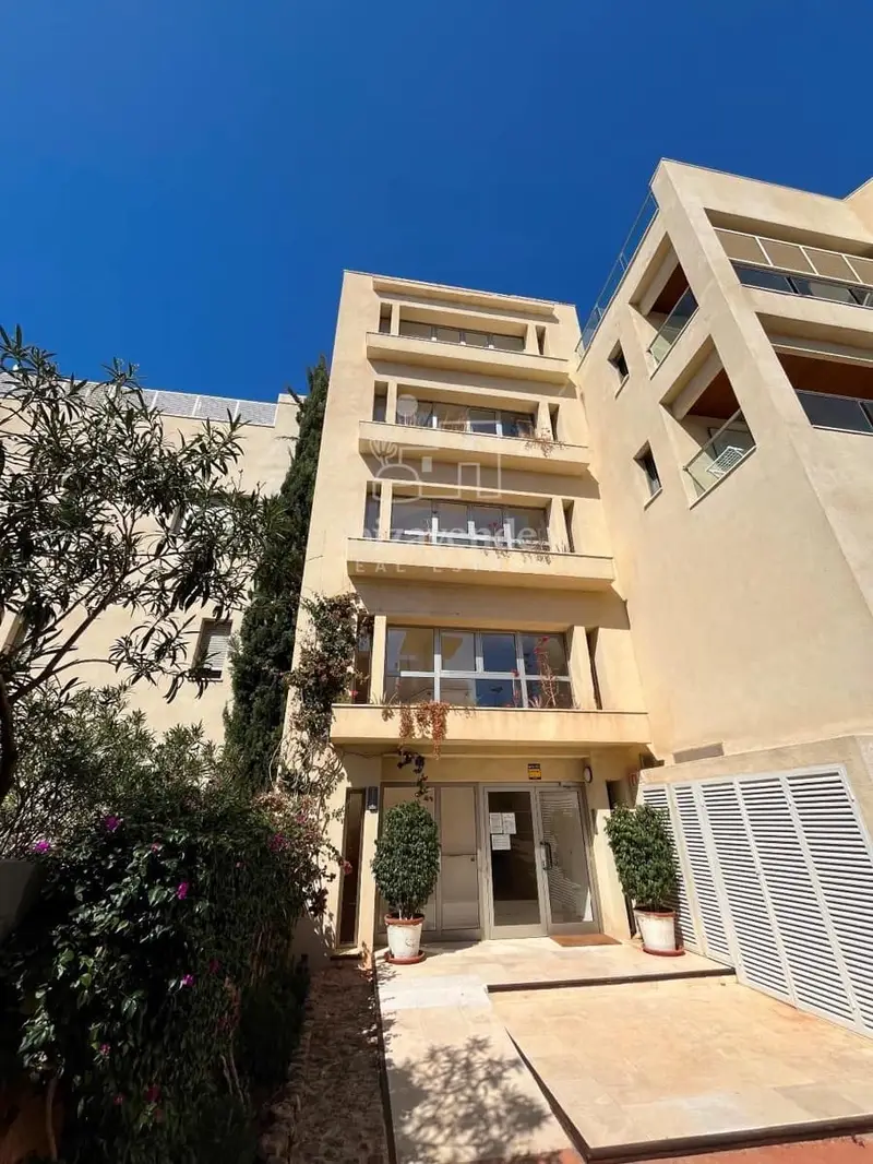 Apartamento en Cala Gracio con Vistas al Mar