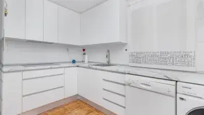 Piso en venta en zona tranquila: 2 dormitorios, garaje y trastero