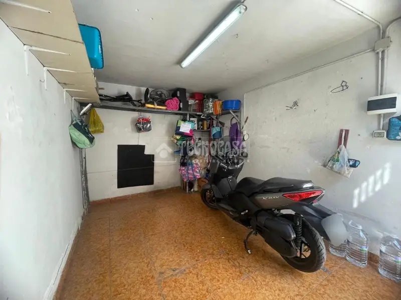 Plaza de Garaje en Glorieta 12m2 - Coche y Dos Motos