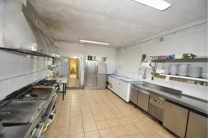 3 Cuarto Local Comercial en Venta Pinoso Alicante