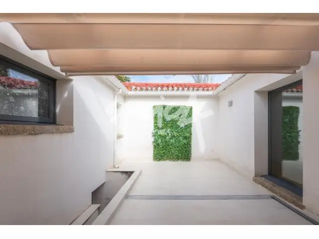 Chalet de Lujo con Piscina Privada en Villafranca del Castillo