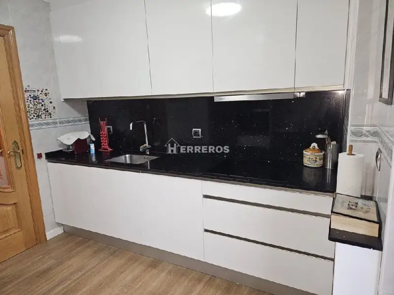 Venta Piso Reformado con Terraza Garaje y Trastero en Logroño