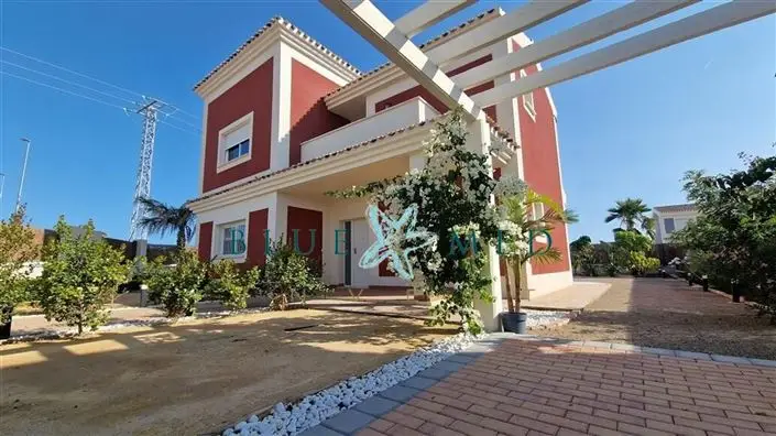 Villa 4 Dormitorios en Venta