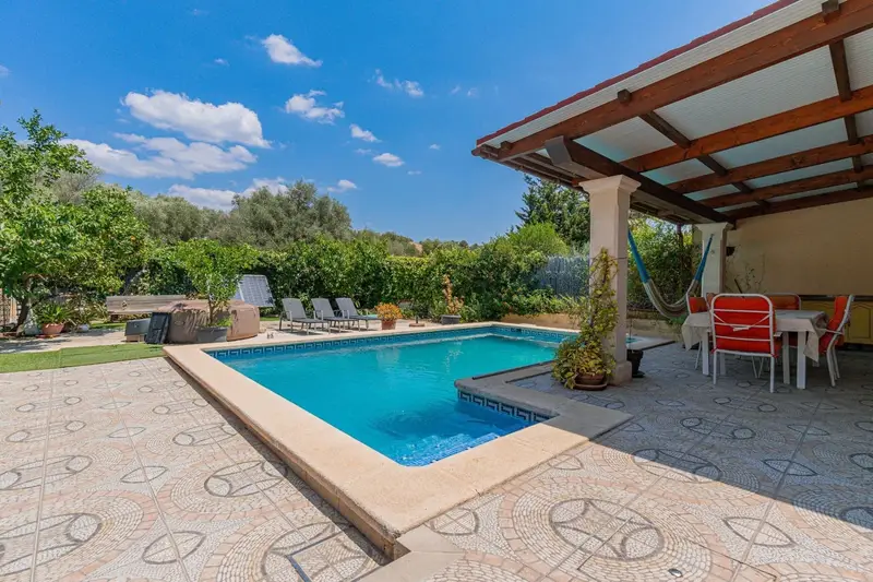 Pareado en Venta en Bunyola Mallorca - 4 Dormitorios, Piscina y Jardín