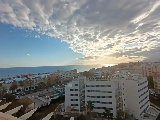 Atico en Marbella con Vistas al Mar 2 Dormitorios Lujo
