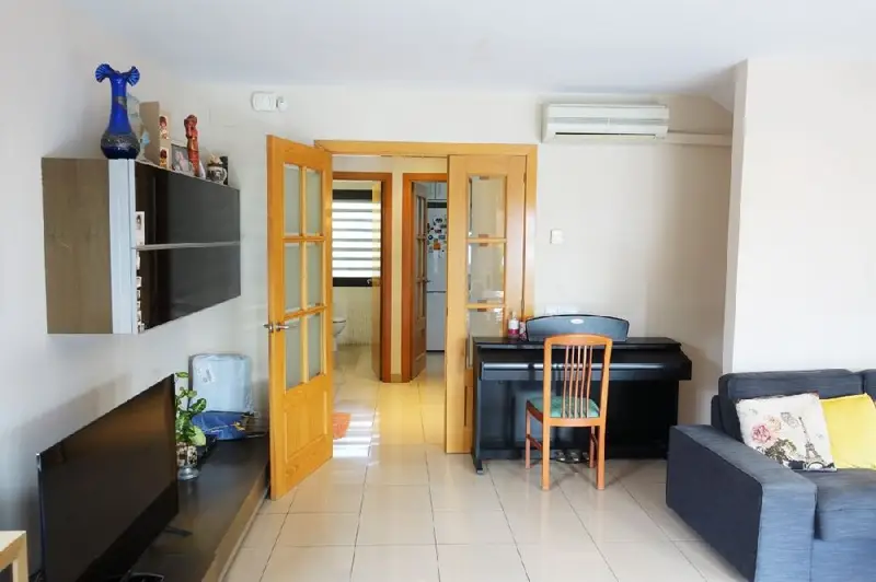 Casa en venta en Les Comes I Igualada con calefacción y piscina