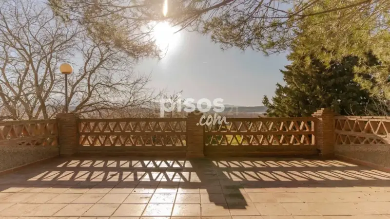 Chalet independiente en Guadix con 4 dormitorios y gran parcela