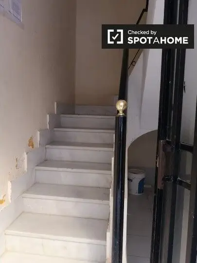 Apartamento 4 Dormitorios Valencia 46011