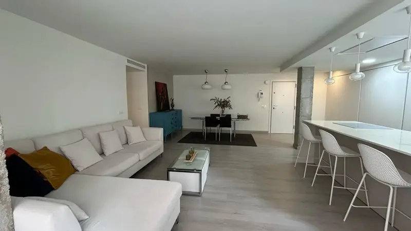 Piso en venta Malagueta Malaga: 3 dormitorios, garaje, reformado