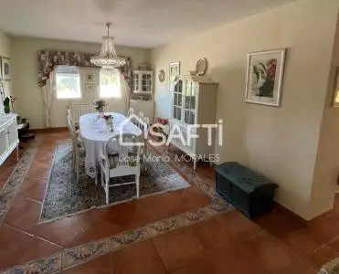 Chalet de Lujo con Piscina y Finca Privada 15300m2