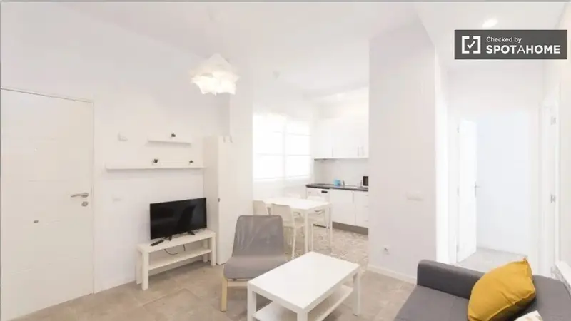 Piso de 4 habitaciones en alquiler en Campamento, Madrid