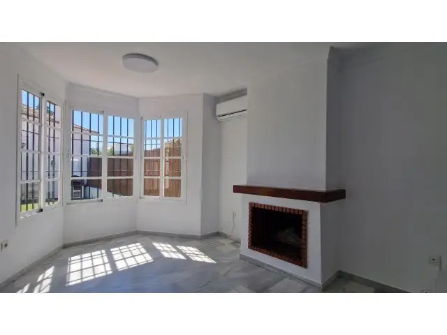 Casa Adosada en El Altillo 4 Dormitorios 3 Baños Jardin