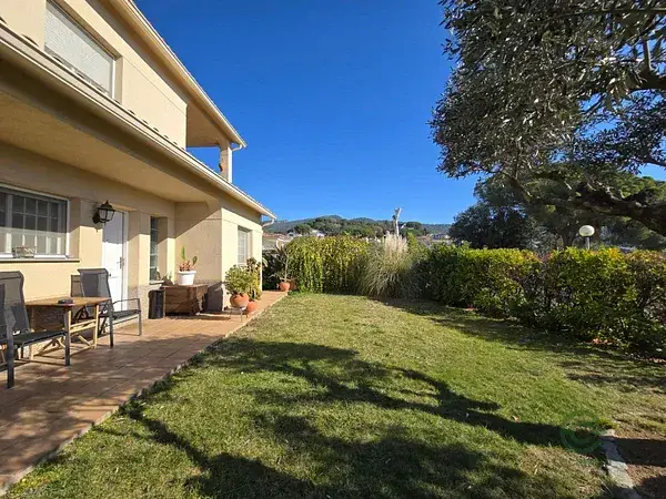 Casa en Can Barri Bigues i Riells con jardin y chimenea