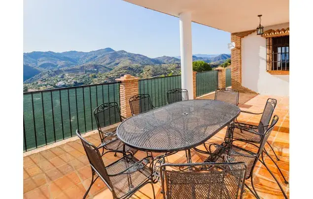Casa Rural con Piscina en Almogía para 6 Personas