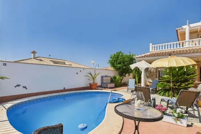 Villa 3 Dormitorios Los Alcazares Piscina Privada Jardin Amueblada
