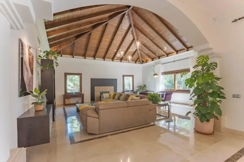 Casa-Villa de 6 Dormitorios alquiler Nueva Andalucia, España