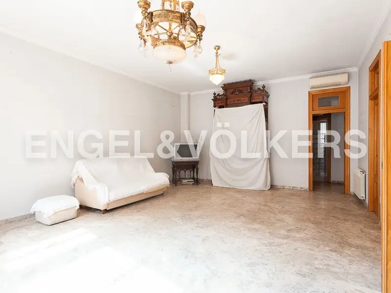 Casa en venta en Alginet centro con garaje y tres plantas