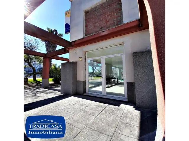 Local Comercial en Alquiler 220m2 Dos Plantas Terraza